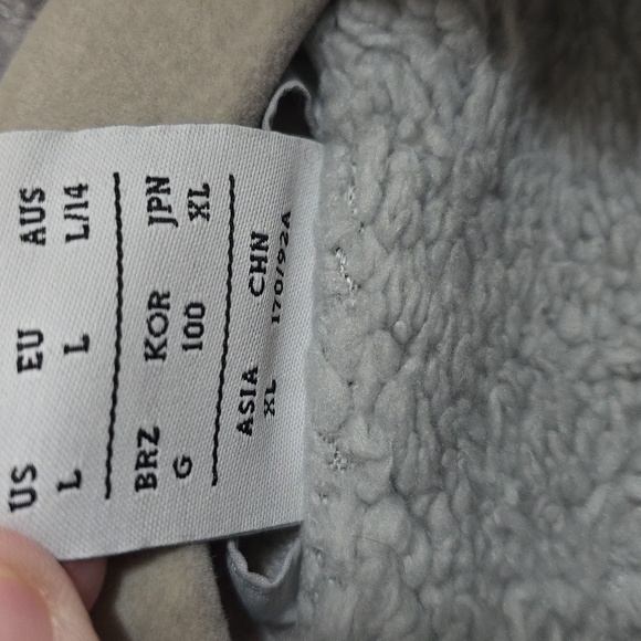 New Balance Women's Coat Jacket Sherpa Lined Zips Pockets Warm Sz L EUC - Picture 3 of 13